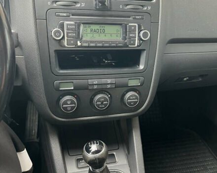 Серый Фольксваген Гольф, объемом двигателя 1.6 л и пробегом 98 тыс. км за 8100 $, фото 5 на Automoto.ua