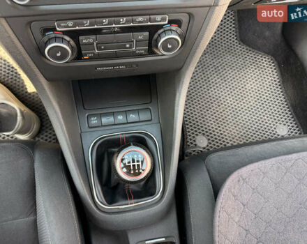 Серый Фольксваген Гольф, объемом двигателя 1.4 л и пробегом 244 тыс. км за 8400 $, фото 12 на Automoto.ua