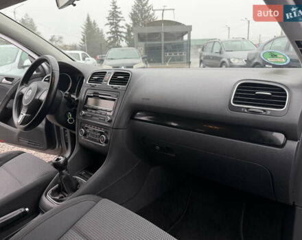 Серый Фольксваген Гольф, объемом двигателя 1.6 л и пробегом 208 тыс. км за 7999 $, фото 34 на Automoto.ua