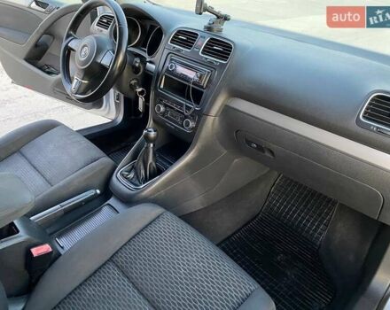 Серый Фольксваген Гольф, объемом двигателя 1.6 л и пробегом 213 тыс. км за 7600 $, фото 16 на Automoto.ua