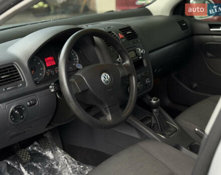 Серый Фольксваген Гольф, объемом двигателя 1.6 л и пробегом 240 тыс. км за 6550 $, фото 13 на Automoto.ua