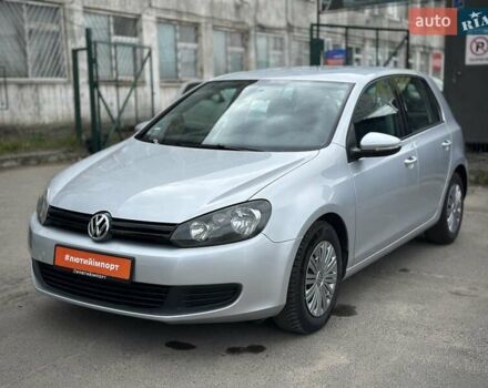 Серый Фольксваген Гольф, объемом двигателя 1.39 л и пробегом 235 тыс. км за 8400 $, фото 2 на Automoto.ua