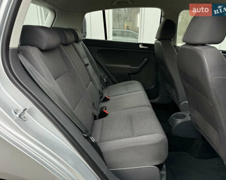 Сірий Фольксваген Гольф, об'ємом двигуна 1.6 л та пробігом 204 тис. км за 7700 $, фото 28 на Automoto.ua