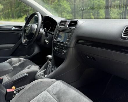 Серый Фольксваген Гольф, объемом двигателя 1.6 л и пробегом 214 тыс. км за 8300 $, фото 6 на Automoto.ua