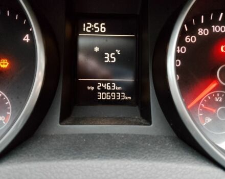 Серый Фольксваген Гольф, объемом двигателя 1.6 л и пробегом 306 тыс. км за 8500 $, фото 5 на Automoto.ua