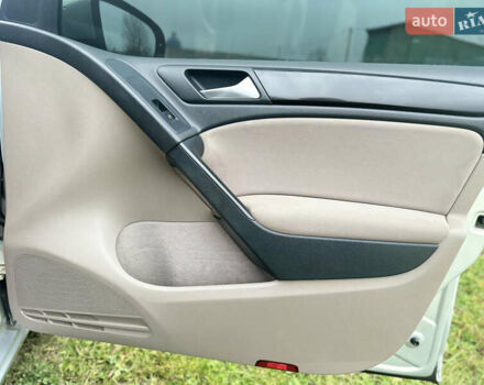 Серый Фольксваген Гольф, объемом двигателя 1.97 л и пробегом 284 тыс. км за 7677 $, фото 13 на Automoto.ua