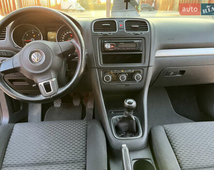 Серый Фольксваген Гольф, объемом двигателя 1.6 л и пробегом 250 тыс. км за 7800 $, фото 22 на Automoto.ua