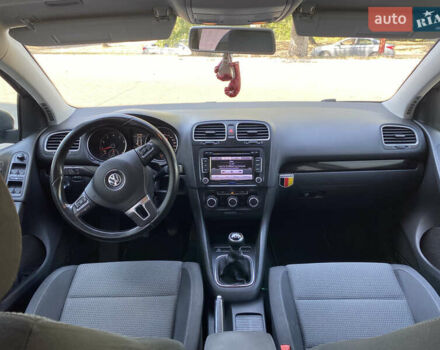 Серый Фольксваген Гольф, объемом двигателя 1.39 л и пробегом 300 тыс. км за 6700 $, фото 1 на Automoto.ua