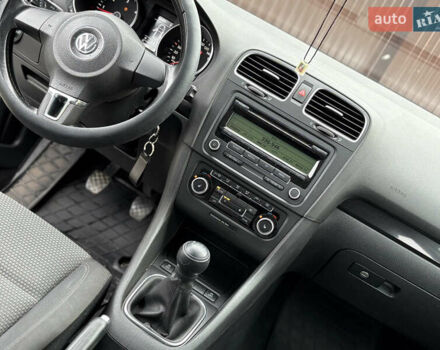 Серый Фольксваген Гольф, объемом двигателя 1.6 л и пробегом 228 тыс. км за 6799 $, фото 19 на Automoto.ua