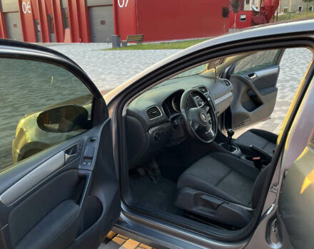 Серый Фольксваген Гольф, объемом двигателя 1.6 л и пробегом 250 тыс. км за 7800 $, фото 18 на Automoto.ua