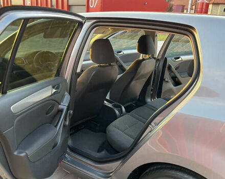 Серый Фольксваген Гольф, объемом двигателя 1.6 л и пробегом 250 тыс. км за 7800 $, фото 17 на Automoto.ua