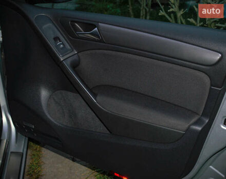 Серый Фольксваген Гольф, объемом двигателя 1.2 л и пробегом 235 тыс. км за 9200 $, фото 28 на Automoto.ua