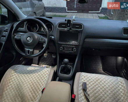 Серый Фольксваген Гольф, объемом двигателя 1.2 л и пробегом 235 тыс. км за 9200 $, фото 52 на Automoto.ua
