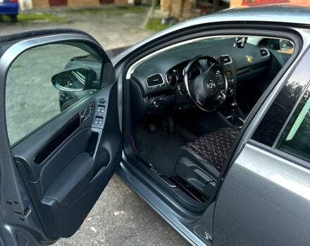 Серый Фольксваген Гольф, объемом двигателя 1.6 л и пробегом 250 тыс. км за 8500 $, фото 6 на Automoto.ua