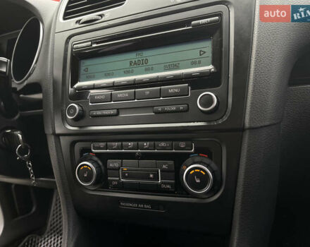 Серый Фольксваген Гольф, объемом двигателя 2 л и пробегом 257 тыс. км за 8350 $, фото 92 на Automoto.ua