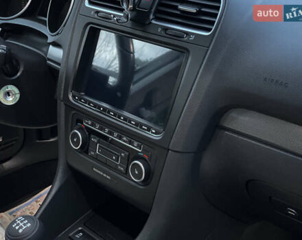 Серый Фольксваген Гольф, объемом двигателя 1.2 л и пробегом 235 тыс. км за 9200 $, фото 53 на Automoto.ua