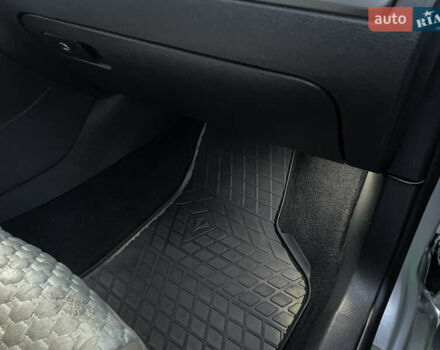 Серый Фольксваген Гольф, объемом двигателя 1.2 л и пробегом 235 тыс. км за 9200 $, фото 57 на Automoto.ua