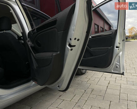 Серый Фольксваген Гольф, объемом двигателя 2 л и пробегом 257 тыс. км за 8350 $, фото 80 на Automoto.ua