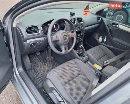 Серый Фольксваген Гольф, объемом двигателя 1.2 л и пробегом 214 тыс. км за 7800 $, фото 4 на Automoto.ua