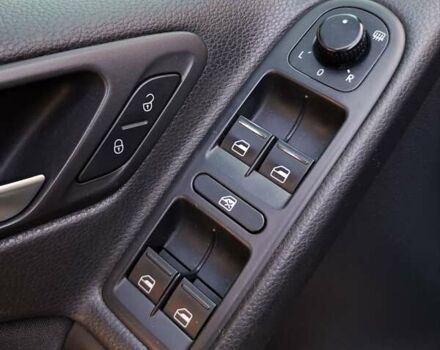 Серый Фольксваген Гольф, объемом двигателя 1.6 л и пробегом 209 тыс. км за 8000 $, фото 10 на Automoto.ua