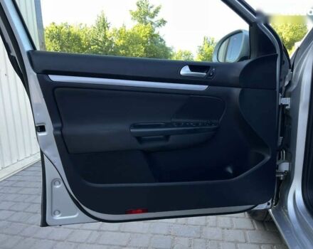 Серый Фольксваген Гольф, объемом двигателя 1.6 л и пробегом 245 тыс. км за 8555 $, фото 22 на Automoto.ua