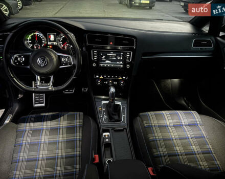 Серый Фольксваген Гольф, объемом двигателя 1.4 л и пробегом 228 тыс. км за 13750 $, фото 34 на Automoto.ua