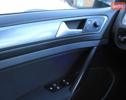 Серый Фольксваген Гольф, объемом двигателя 1.6 л и пробегом 282 тыс. км за 10000 $, фото 42 на Automoto.ua