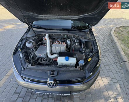 Серый Фольксваген Гольф, объемом двигателя 1.2 л и пробегом 210 тыс. км за 9900 $, фото 16 на Automoto.ua