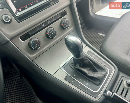 Серый Фольксваген Гольф, объемом двигателя 2 л и пробегом 209 тыс. км за 13333 $, фото 22 на Automoto.ua