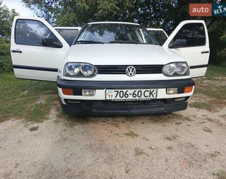 Серый Фольксваген Гольф, объемом двигателя 1.8 л и пробегом 217 тыс. км за 3300 $, фото 2 на Automoto.ua