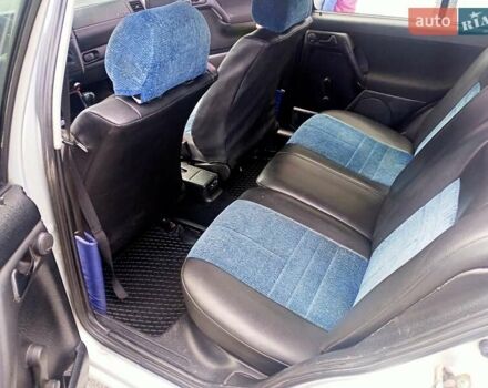 Серый Фольксваген Гольф, объемом двигателя 1.6 л и пробегом 300 тыс. км за 3300 $, фото 7 на Automoto.ua