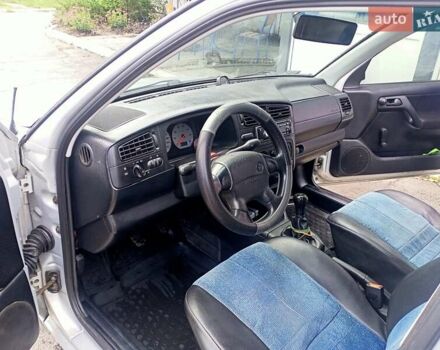 Серый Фольксваген Гольф, объемом двигателя 1.6 л и пробегом 300 тыс. км за 3300 $, фото 5 на Automoto.ua