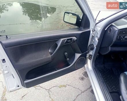 Серый Фольксваген Гольф, объемом двигателя 1.6 л и пробегом 300 тыс. км за 3300 $, фото 6 на Automoto.ua