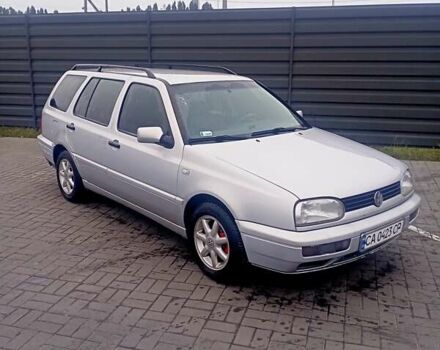 Серый Фольксваген Гольф, объемом двигателя 1.6 л и пробегом 300 тыс. км за 3300 $, фото 1 на Automoto.ua