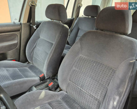 Серый Фольксваген Гольф, объемом двигателя 1.6 л и пробегом 370 тыс. км за 3950 $, фото 8 на Automoto.ua