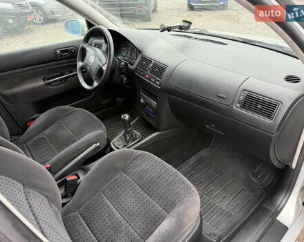 Серый Фольксваген Гольф, объемом двигателя 1.6 л и пробегом 236 тыс. км за 3750 $, фото 18 на Automoto.ua