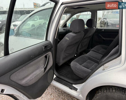 Серый Фольксваген Гольф, объемом двигателя 1.6 л и пробегом 236 тыс. км за 3750 $, фото 34 на Automoto.ua