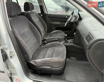 Серый Фольксваген Гольф, объемом двигателя 1.6 л и пробегом 236 тыс. км за 3750 $, фото 21 на Automoto.ua