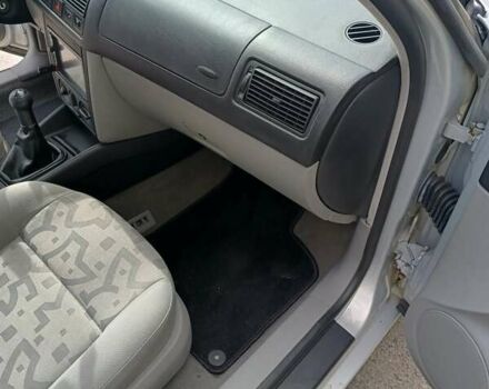 Серый Фольксваген Гольф, объемом двигателя 1.6 л и пробегом 279 тыс. км за 4500 $, фото 6 на Automoto.ua