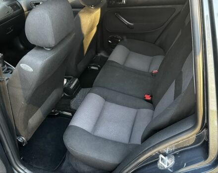 Серый Фольксваген Гольф, объемом двигателя 1.6 л и пробегом 225 тыс. км за 3950 $, фото 6 на Automoto.ua