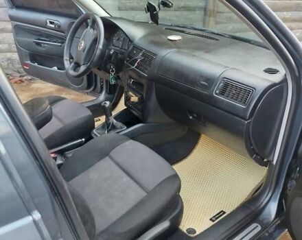 Серый Фольксваген Гольф, объемом двигателя 1.6 л и пробегом 300 тыс. км за 2999 $, фото 10 на Automoto.ua