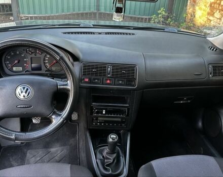 Серый Фольксваген Гольф, объемом двигателя 1.6 л и пробегом 225 тыс. км за 3950 $, фото 7 на Automoto.ua