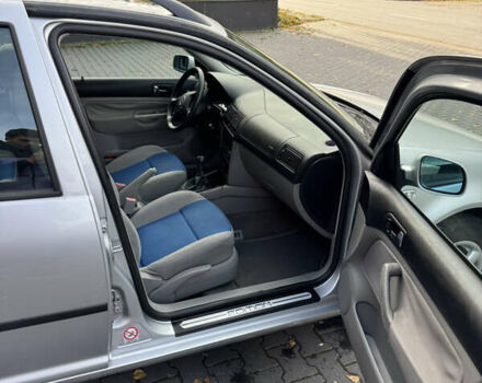 Серый Фольксваген Гольф, объемом двигателя 1.6 л и пробегом 219 тыс. км за 4000 $, фото 11 на Automoto.ua