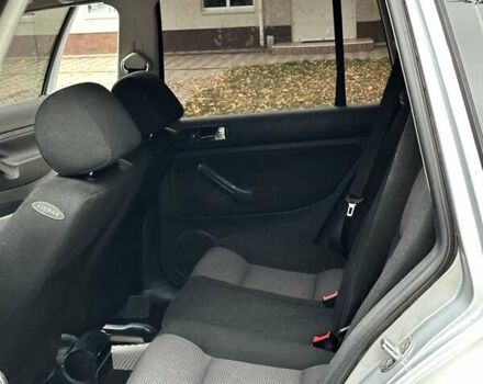 Серый Фольксваген Гольф, объемом двигателя 1.6 л и пробегом 300 тыс. км за 4550 $, фото 6 на Automoto.ua