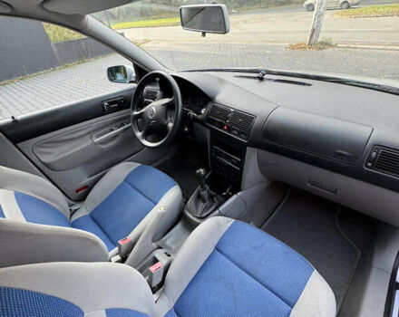 Серый Фольксваген Гольф, объемом двигателя 1.6 л и пробегом 219 тыс. км за 4000 $, фото 12 на Automoto.ua