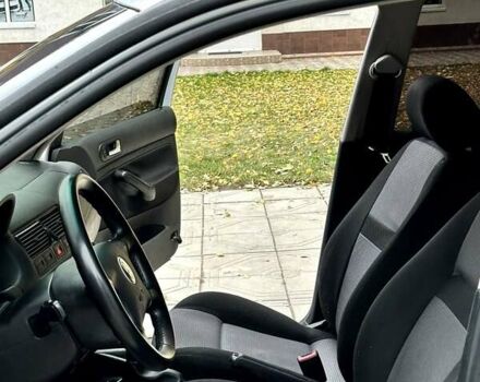 Серый Фольксваген Гольф, объемом двигателя 1.6 л и пробегом 300 тыс. км за 4550 $, фото 24 на Automoto.ua