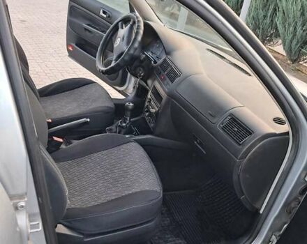 Серый Фольксваген Гольф, объемом двигателя 1.39 л и пробегом 330 тыс. км за 3600 $, фото 5 на Automoto.ua