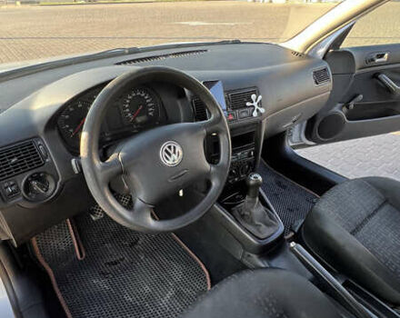 Серый Фольксваген Гольф, объемом двигателя 1.6 л и пробегом 195 тыс. км за 4300 $, фото 13 на Automoto.ua