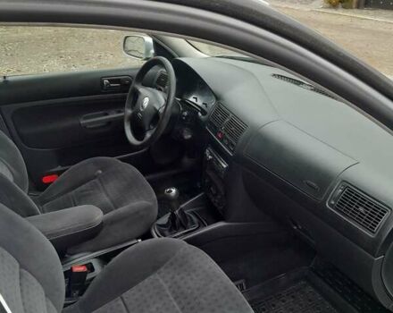 Серый Фольксваген Гольф, объемом двигателя 1.6 л и пробегом 200 тыс. км за 3500 $, фото 11 на Automoto.ua