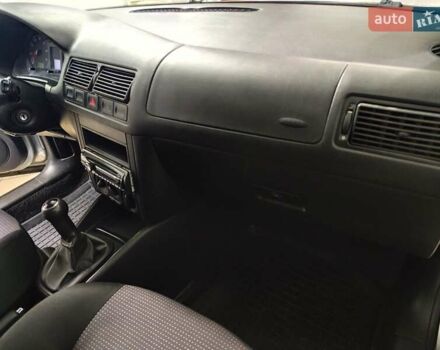 Серый Фольксваген Гольф, объемом двигателя 1.6 л и пробегом 262 тыс. км за 5000 $, фото 71 на Automoto.ua